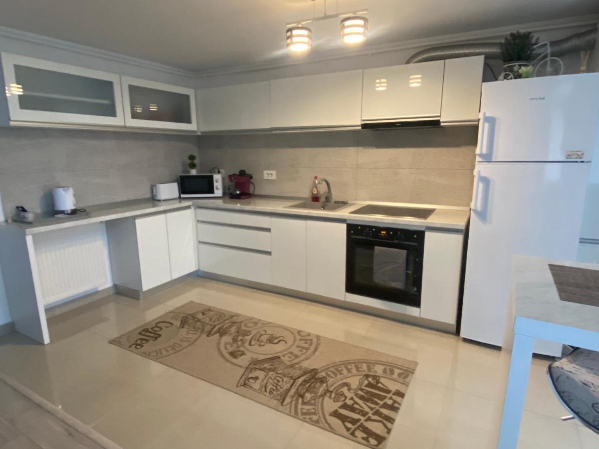 Ferienwohnung Apartament Ana Premium Oradea Exterior foto