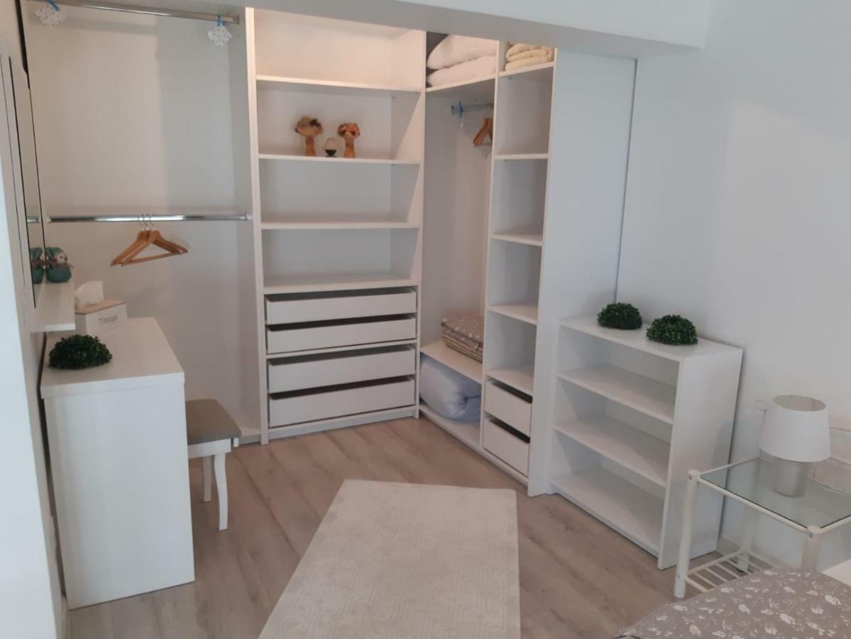 Ferienwohnung Apartament Ana Premium Oradea Exterior foto