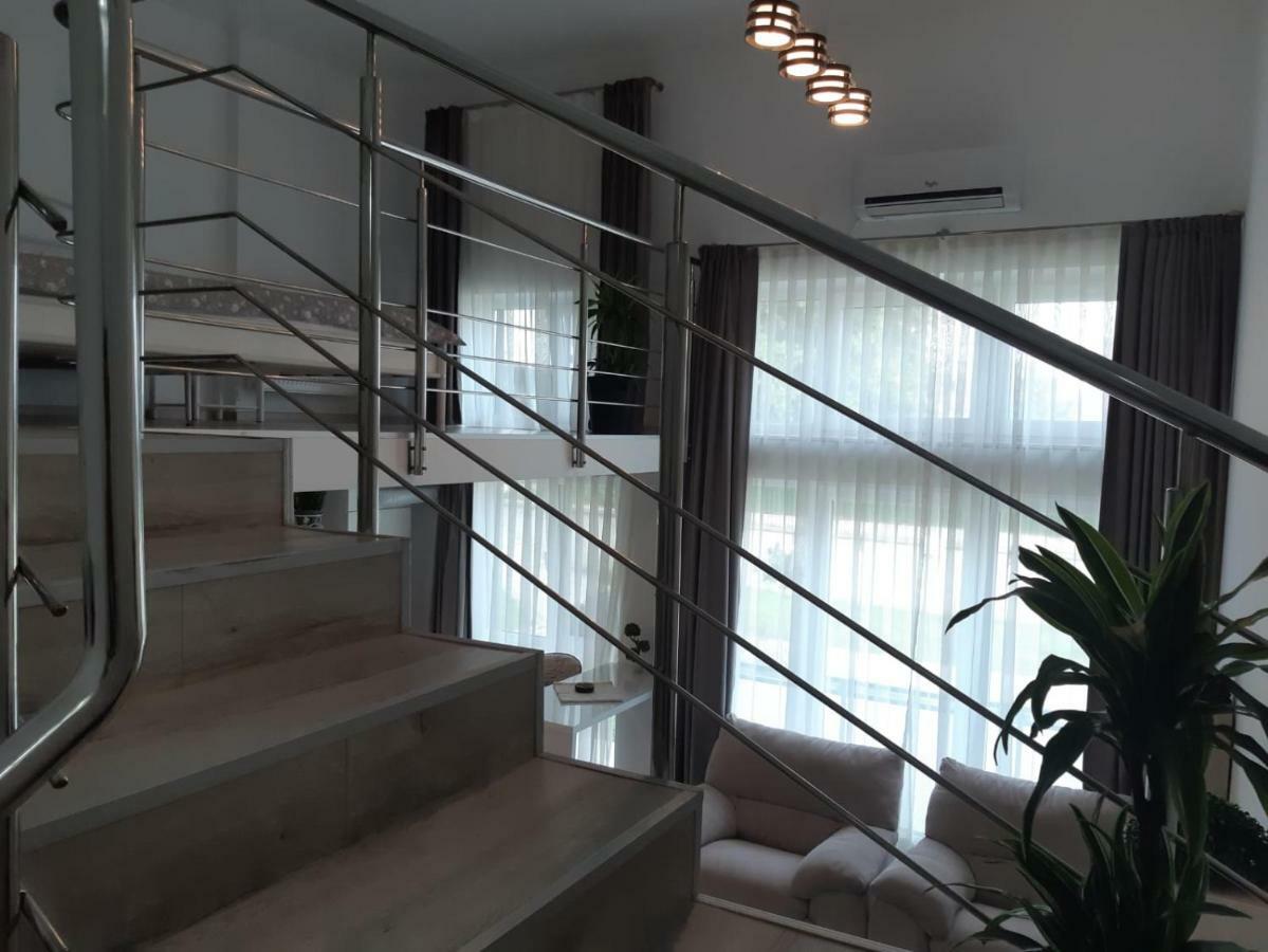 Ferienwohnung Apartament Ana Premium Oradea Exterior foto