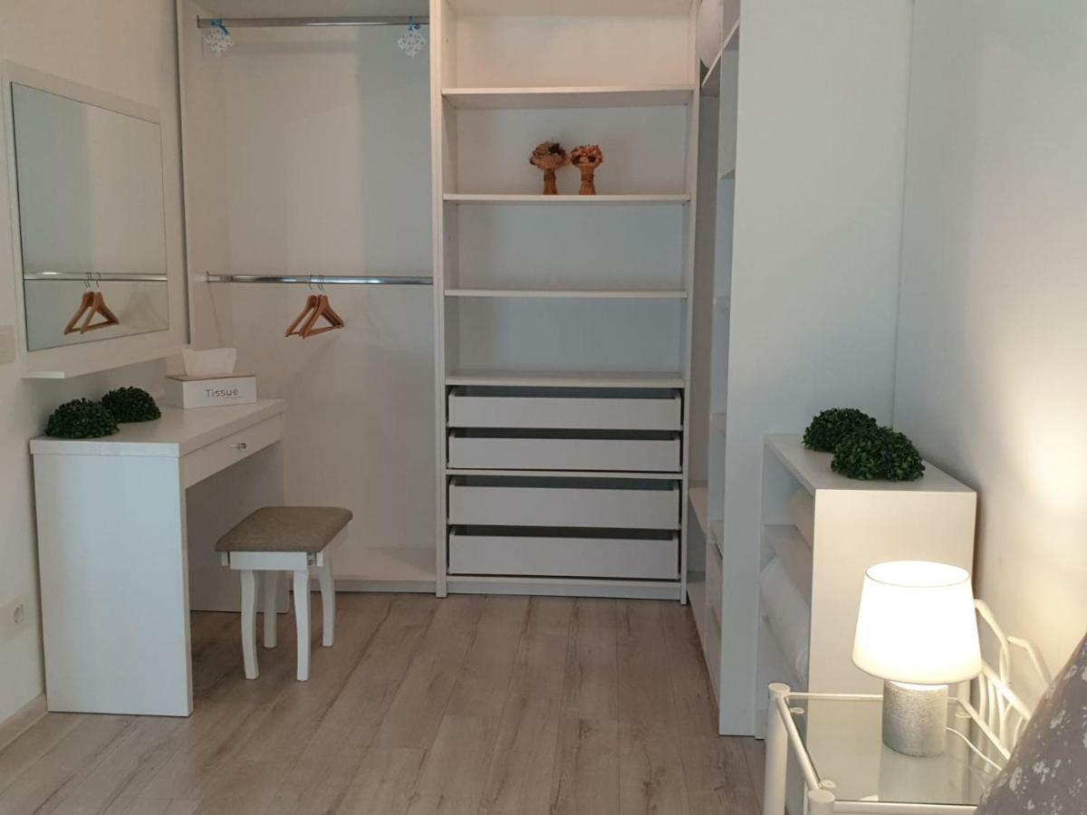Ferienwohnung Apartament Ana Premium Oradea Exterior foto
